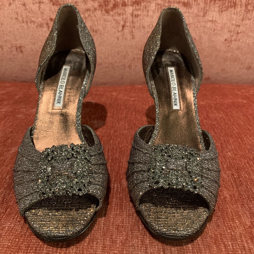 Authentic Manolo Cassiado pump - hangisi ornament